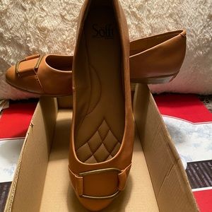 Brand Brand New Sofft Tan Flats!!